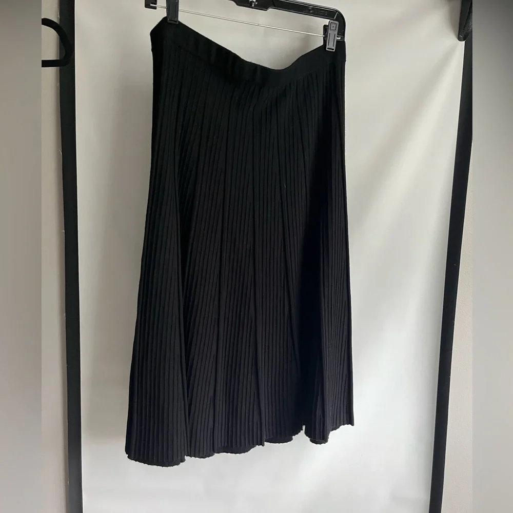 Woman’s ribbed knitted A line midi skirt - Picture 2 of 6